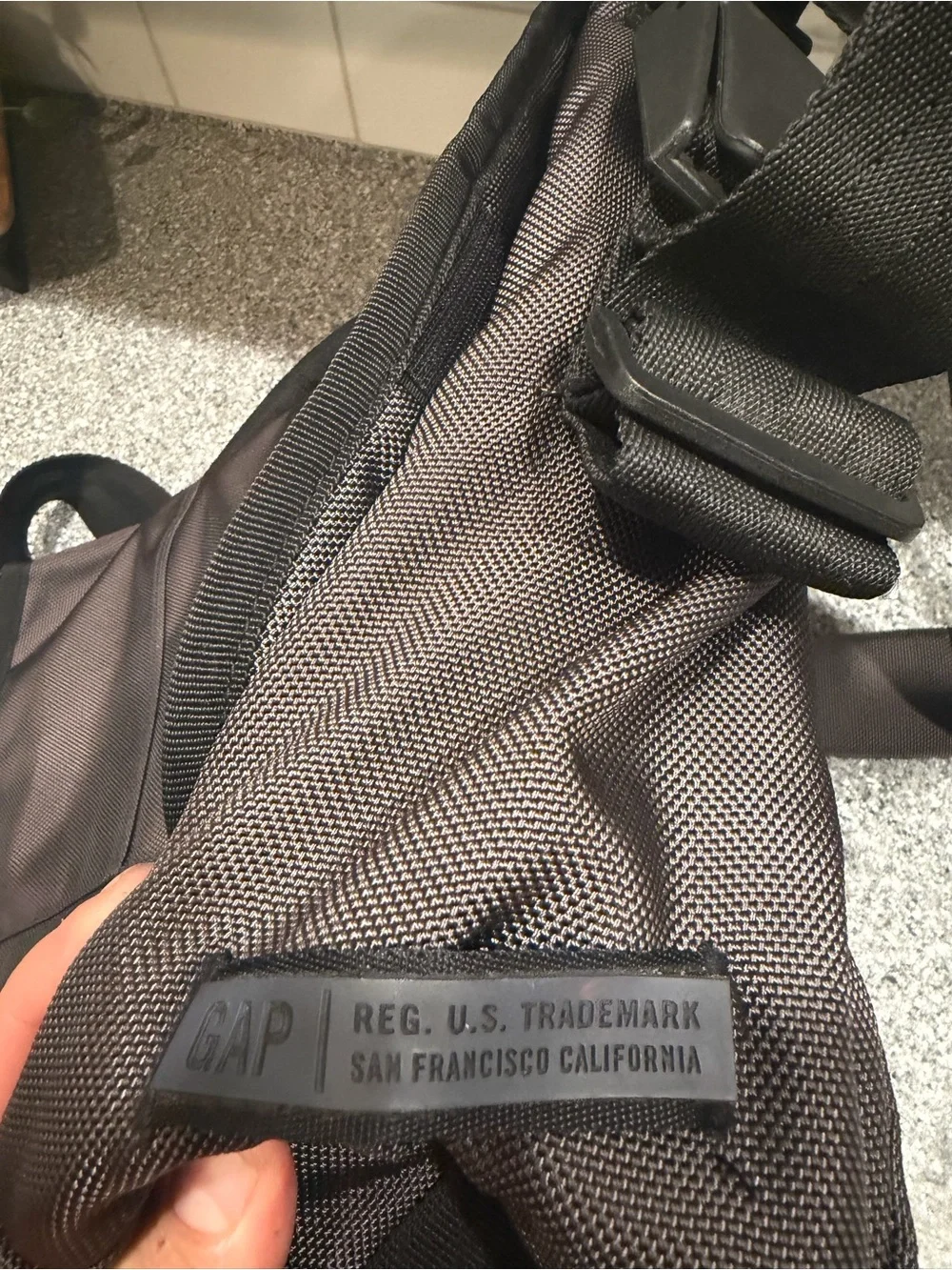 Gap Men's Gray Messenger Bag - Durable Everyday Carry Unused